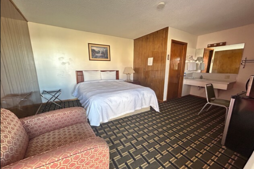 Big 12 Motel Broken Bow 6/43