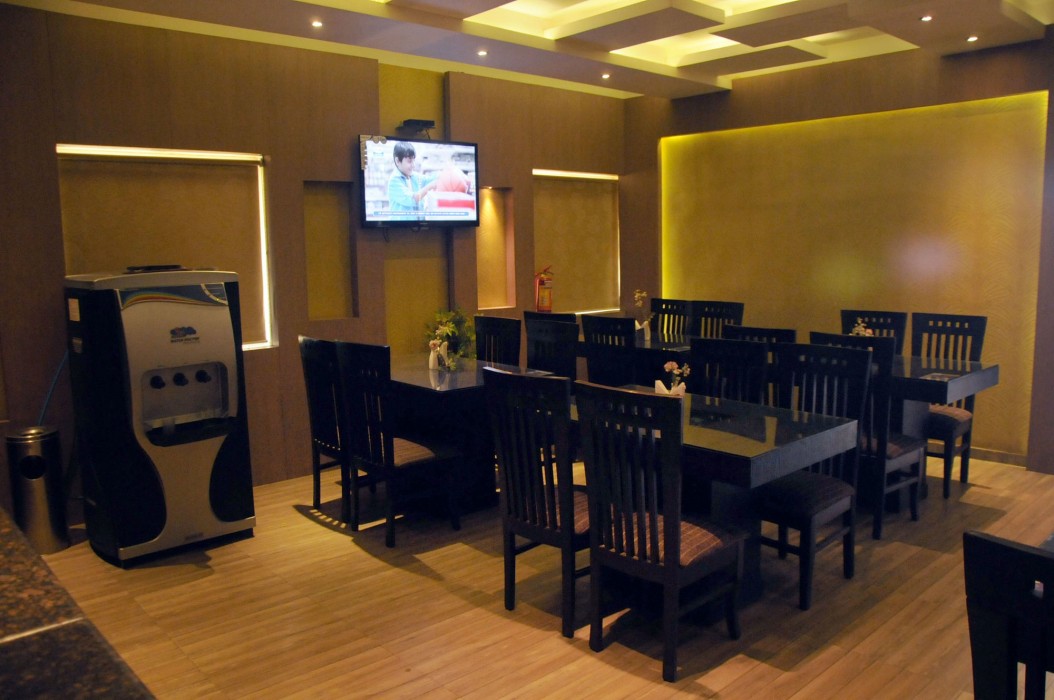 OYO Premium Avinashi Road Hope College 20/43
