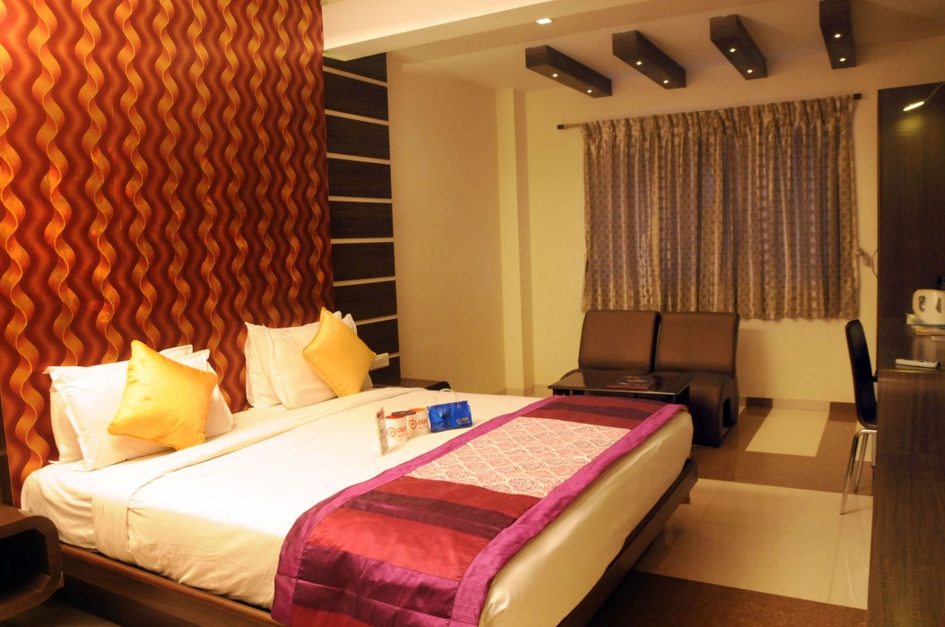 OYO Premium Avinashi Road Hope College 21/43