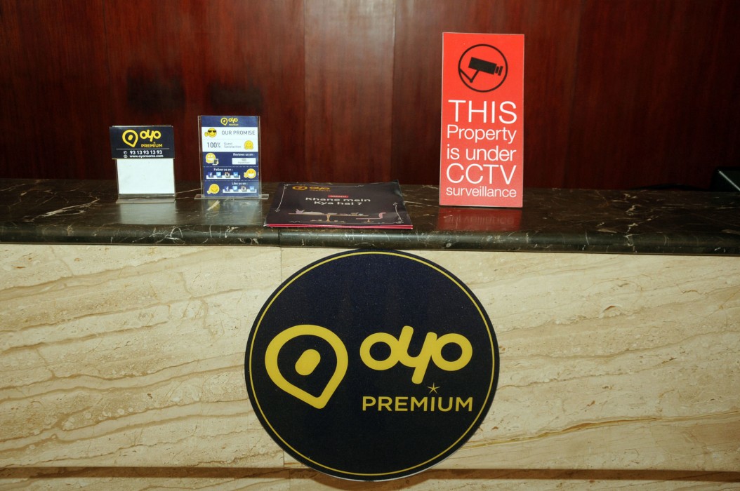 OYO Premium Avinashi Road Hope College 24/43