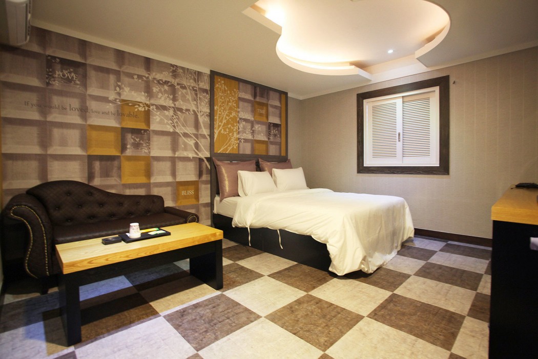 Hotel Luxe 54/75