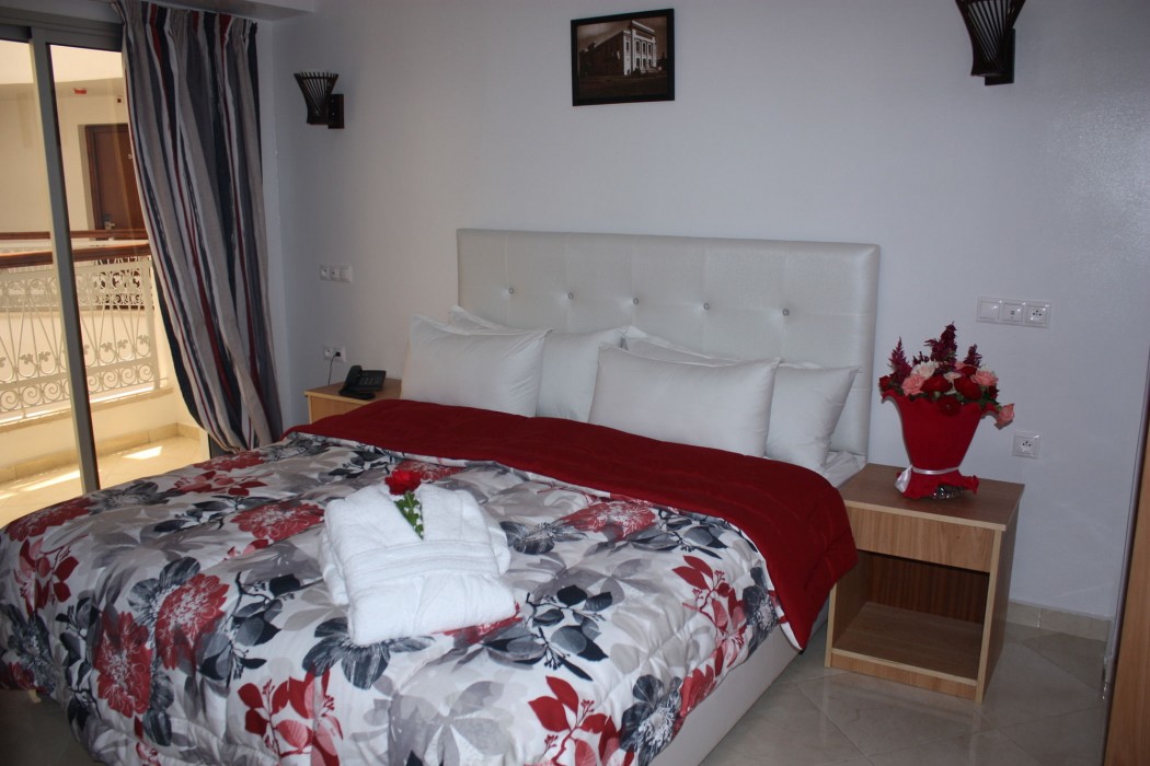 La Place Hotel 24/43