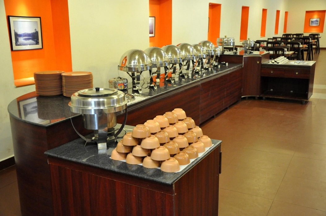 OYO Premium Golf Club Road 16/57