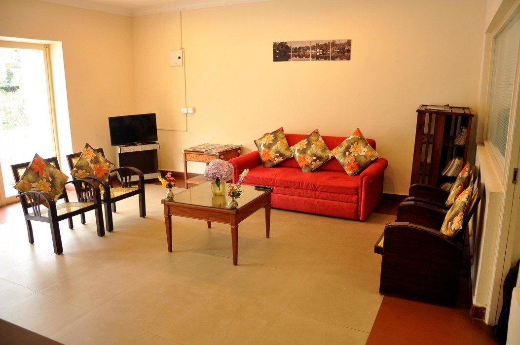 OYO Premium Golf Club Road 8/57
