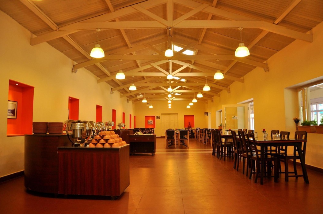 OYO Premium Golf Club Road 15/57
