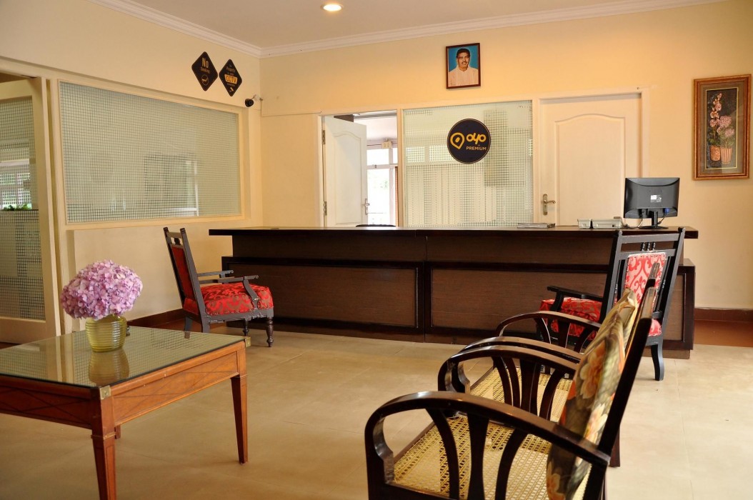 OYO Premium Golf Club Road 5/57
