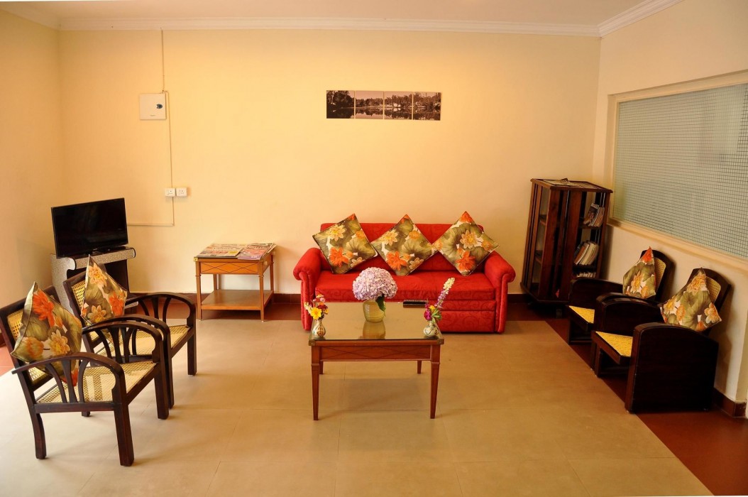 OYO Premium Golf Club Road 25/57