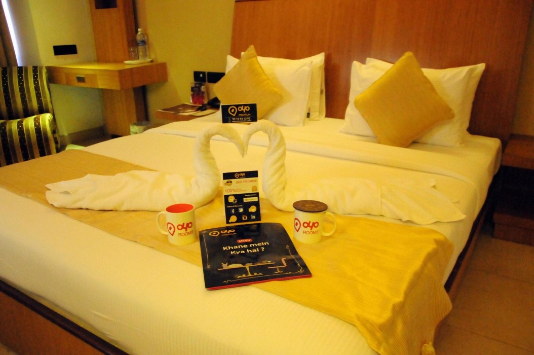 OYO Premium Airport Sitra 13/18