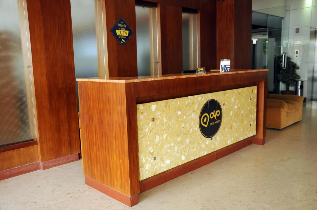 OYO Premium Airport Sitra 18/18