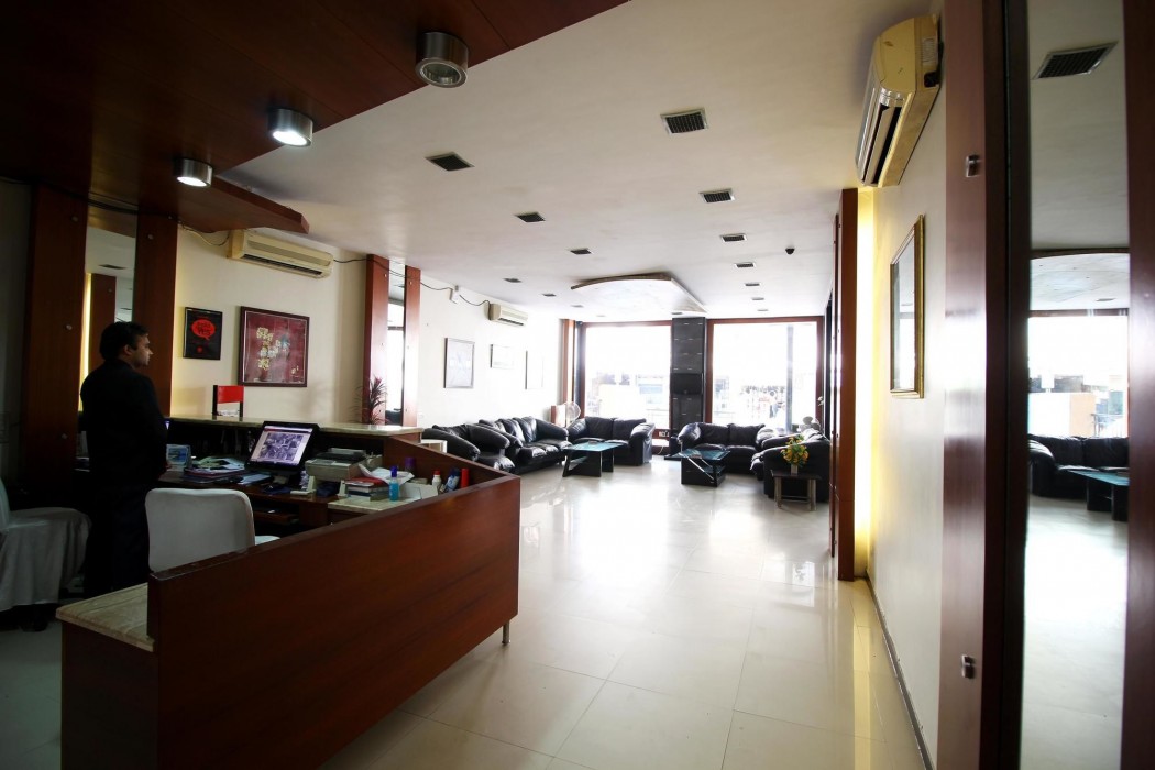 OYO Premium Paldi Cross Road 42/75