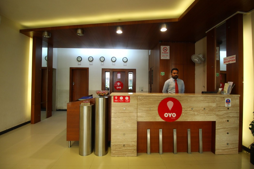 OYO Premium Paldi Cross Road 47/75