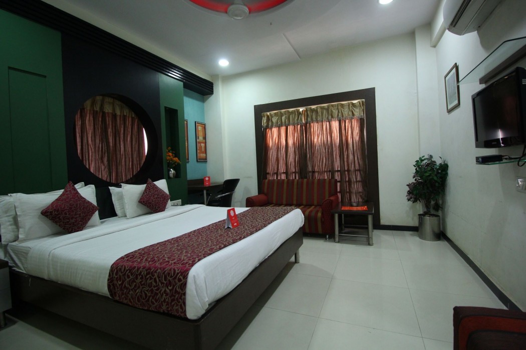 OYO Premium Paldi Cross Road 37/75