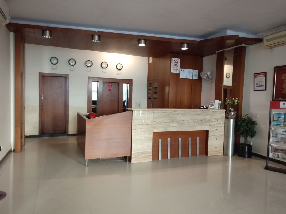 OYO Premium Paldi Cross Road 53/75