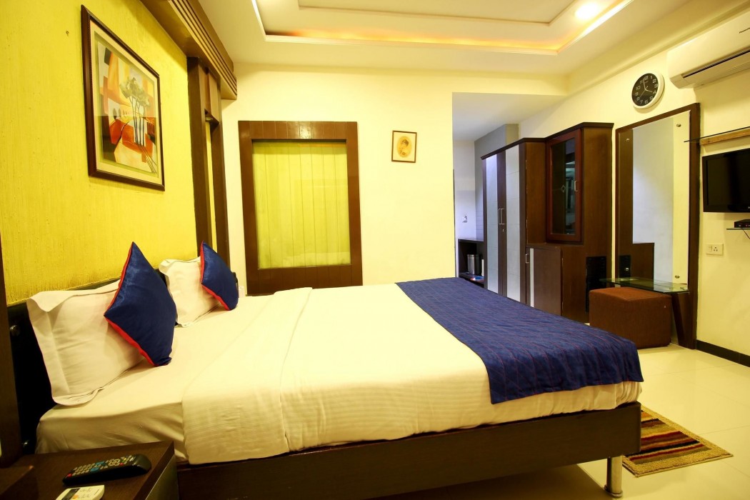 OYO Premium Paldi Cross Road 34/75