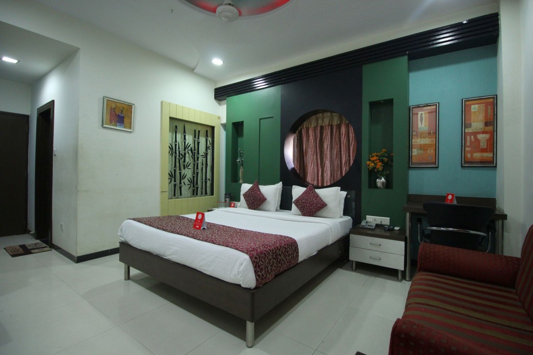 OYO Premium Paldi Cross Road 35/75