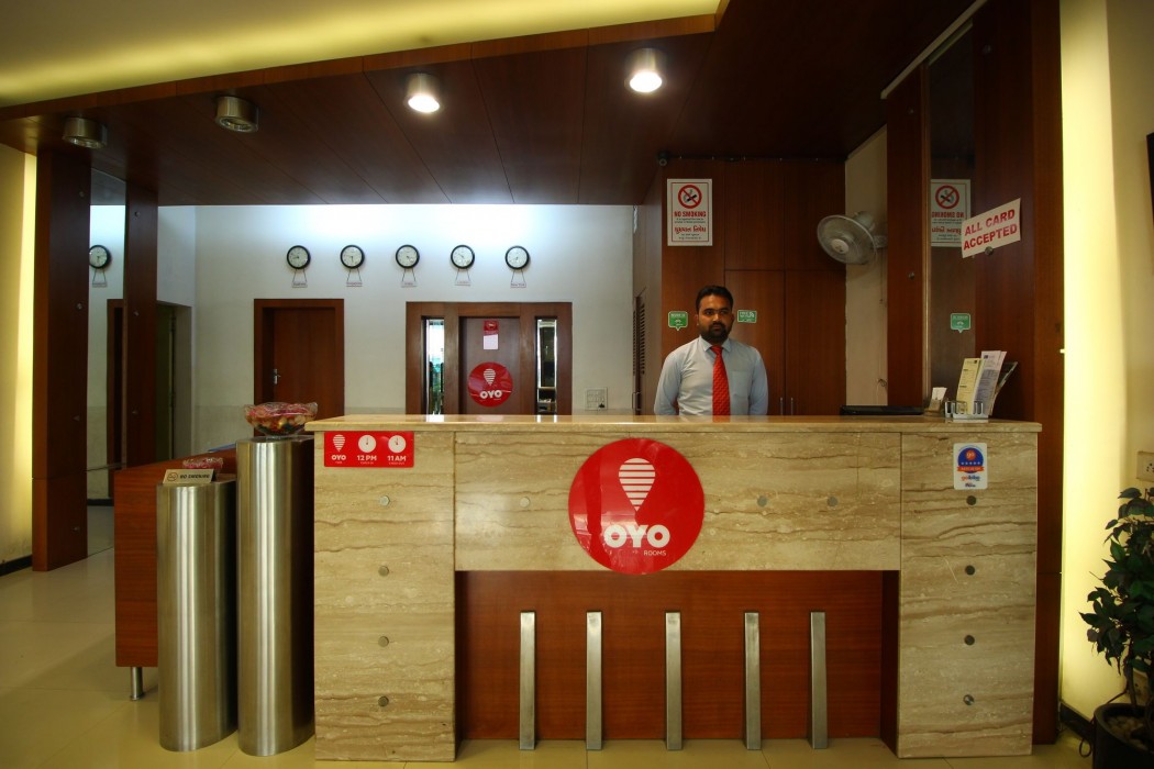 OYO Premium Paldi Cross Road 38/75