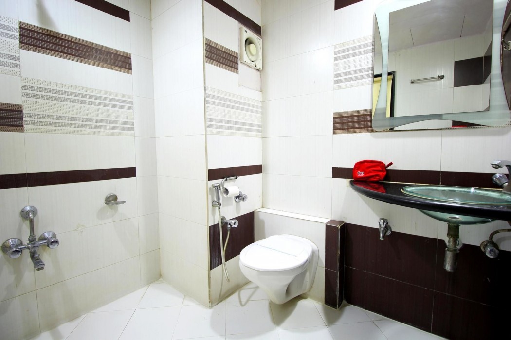 OYO Premium Paldi Cross Road 39/75