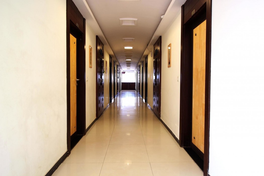 OYO Premium Paldi Cross Road 51/75