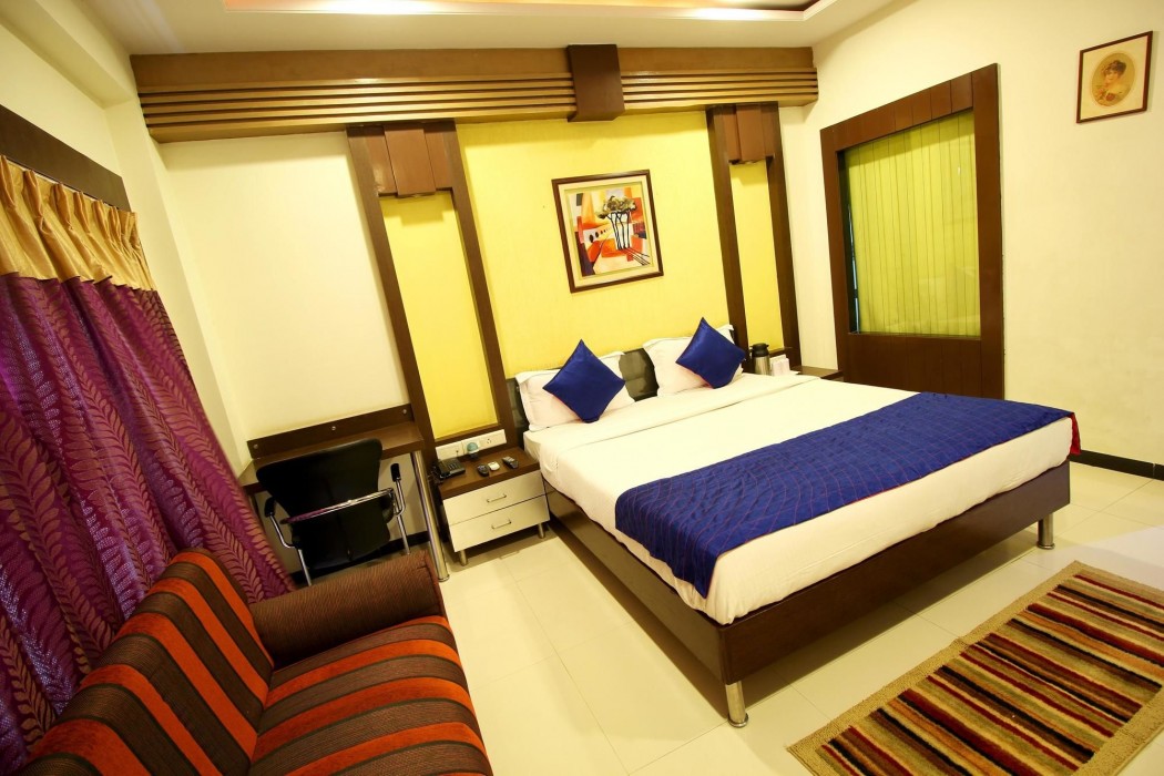 OYO Premium Paldi Cross Road 33/75
