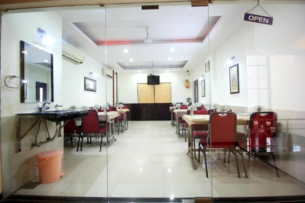 OYO Premium Paldi Cross Road 41/75