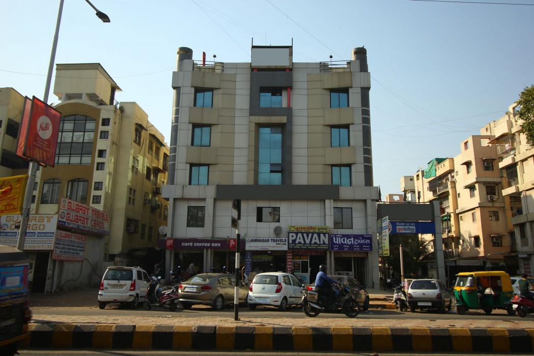 OYO Premium Paldi Cross Road 28/75