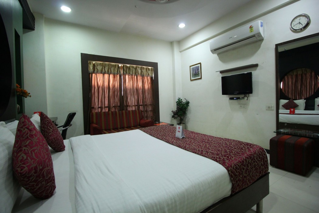 OYO Premium Paldi Cross Road 30/75