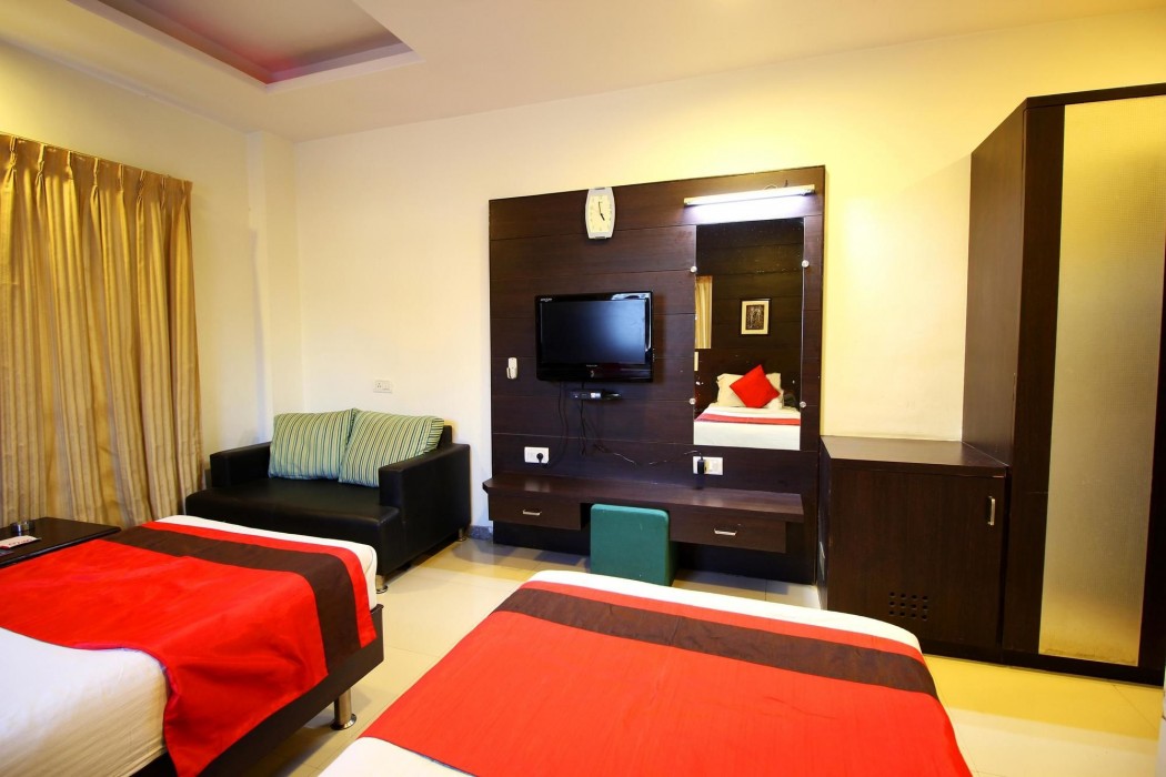 OYO Premium Paldi Cross Road 40/75