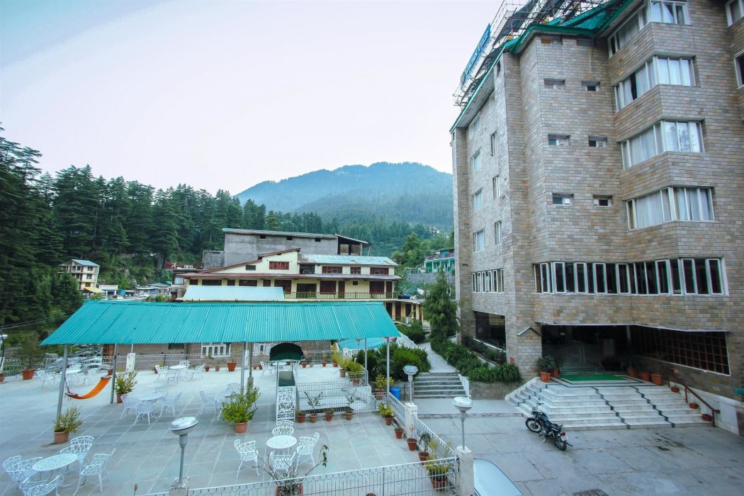 Golden Tulip Manali 73/92