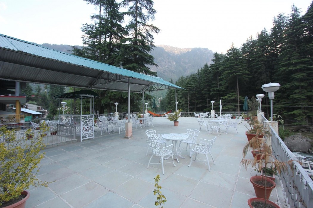 Golden Tulip Manali 53/92