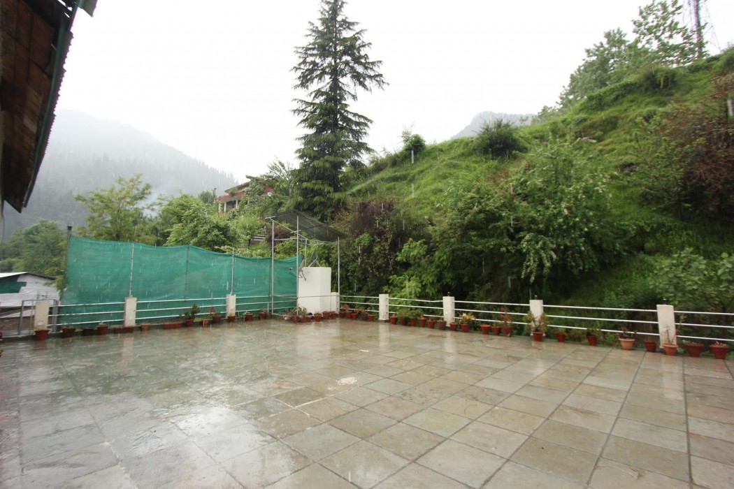 Golden Tulip Manali 67/92