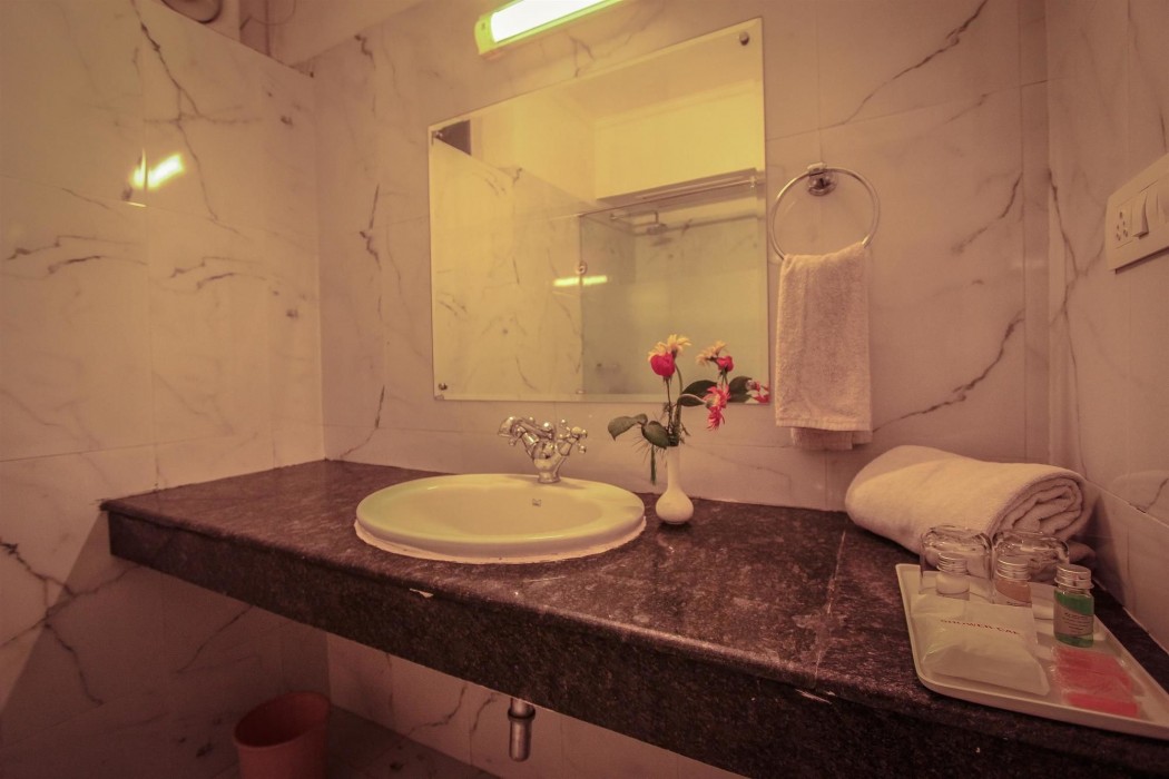 Golden Tulip Manali 42/92