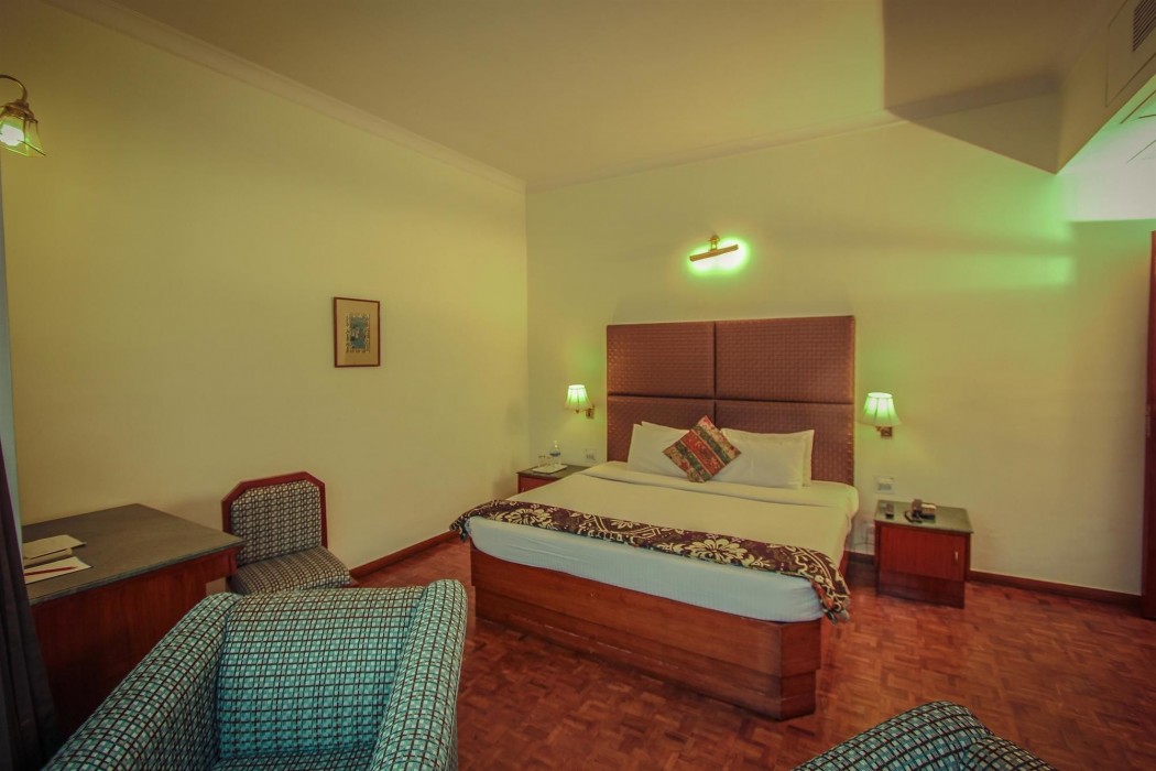 Golden Tulip Manali 47/92