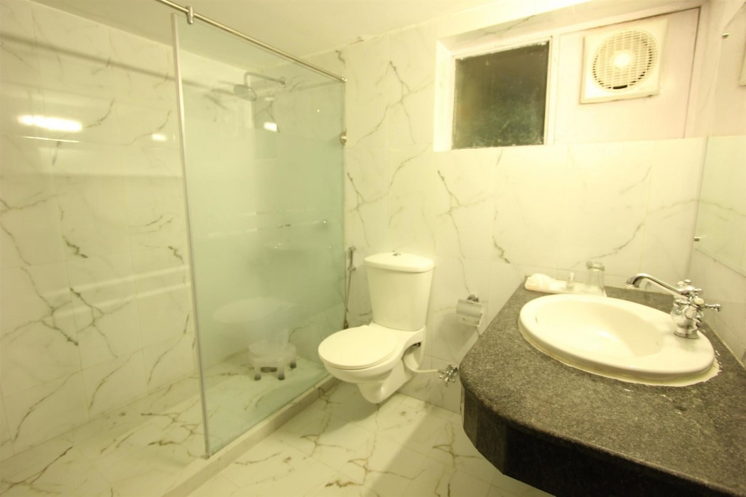 Golden Tulip Manali 50/92