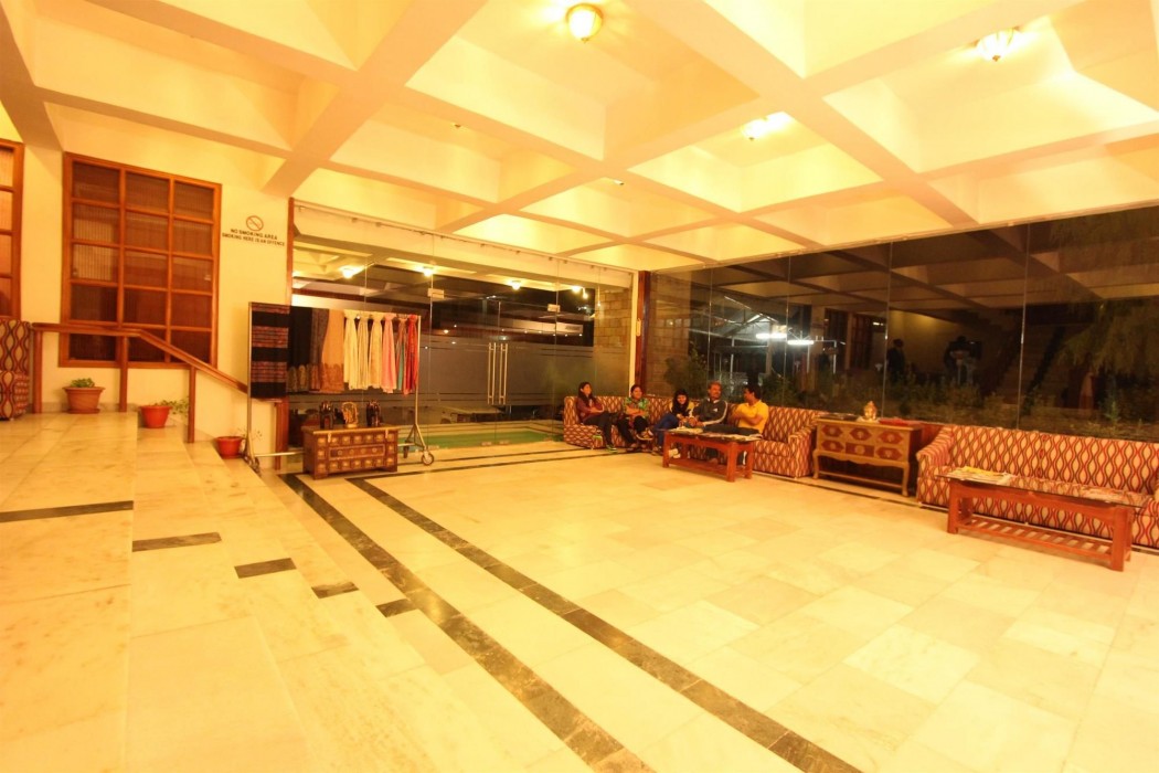 Golden Tulip Manali 45/92
