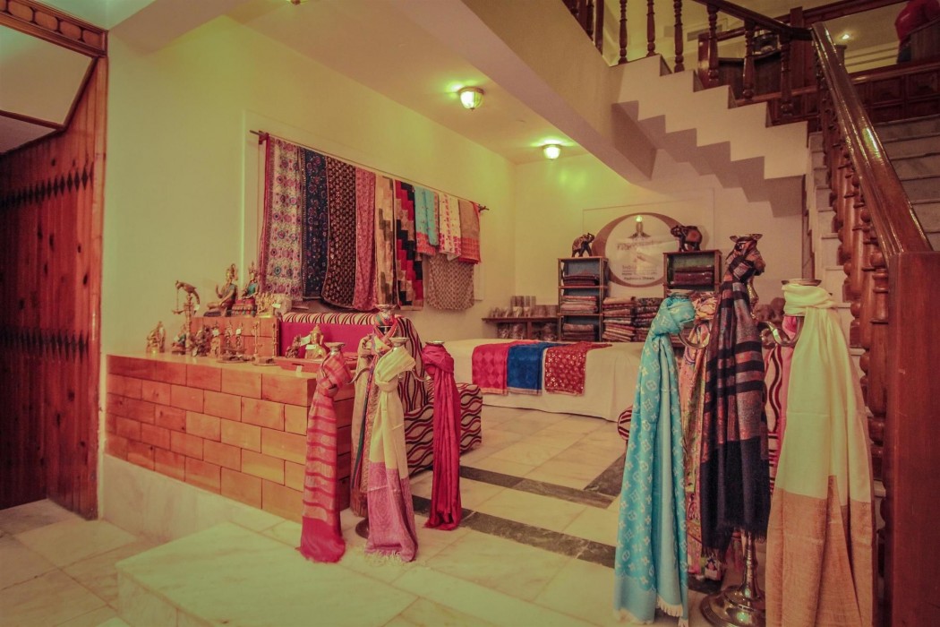 Golden Tulip Manali 33/92