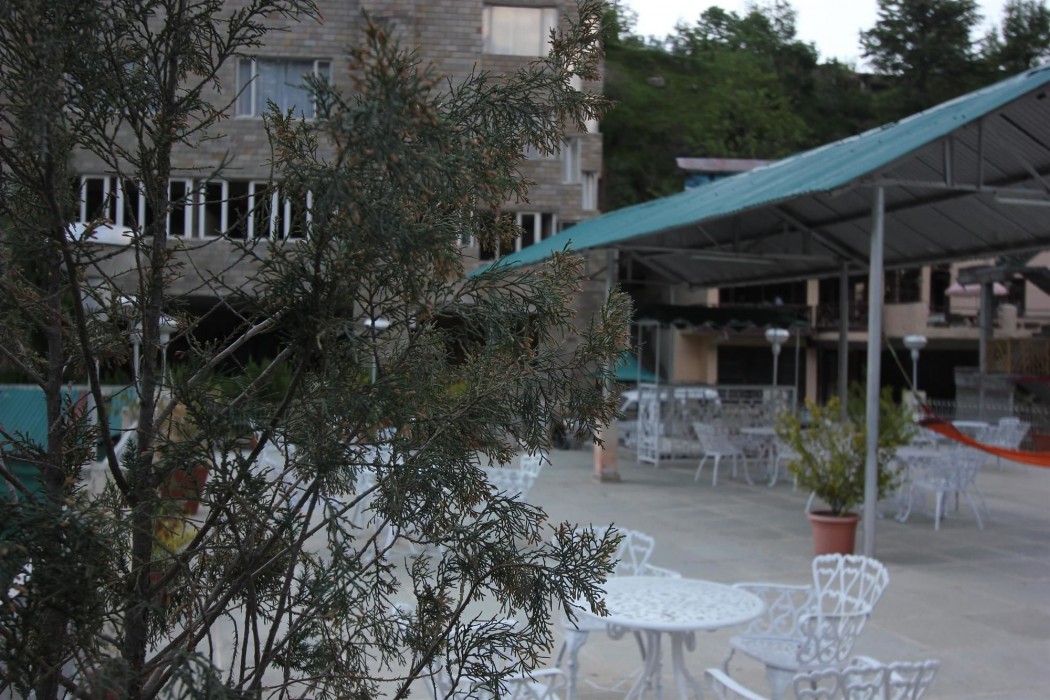 Golden Tulip Manali 46/92