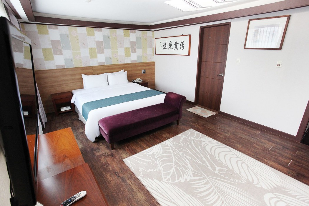 Noblesse Hotel 79/100
