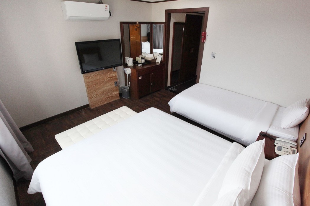 Noblesse Hotel 73/100