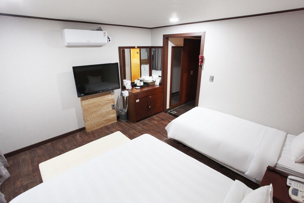 Noblesse Hotel 40/100