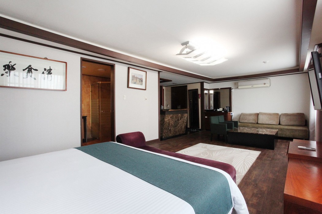 Noblesse Hotel 59/100