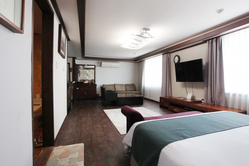 Noblesse Hotel 48/100