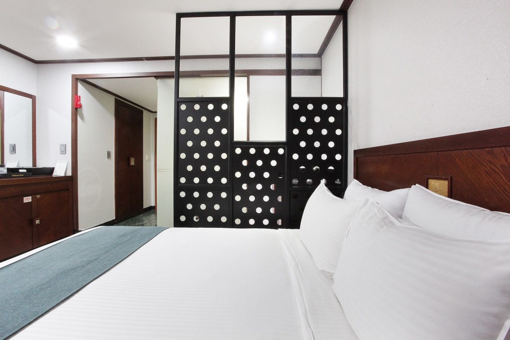 Noblesse Hotel 54/100
