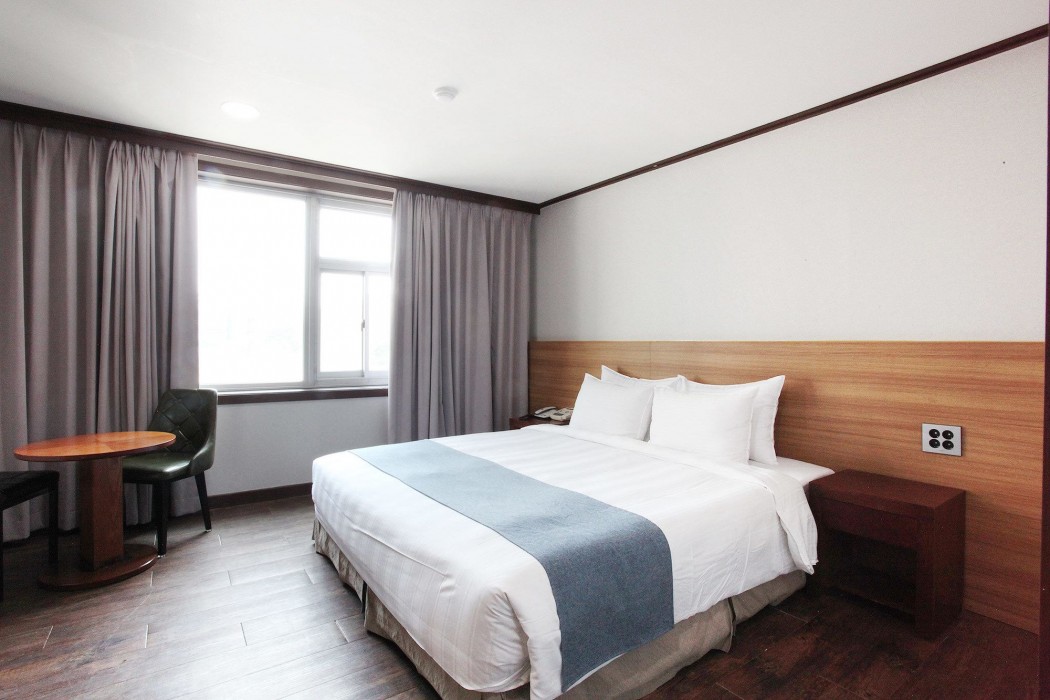 Noblesse Hotel 82/100