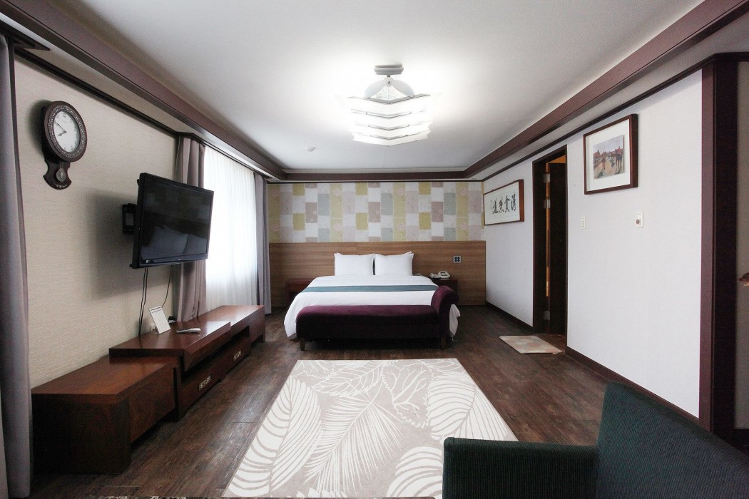 Noblesse Hotel 70/100