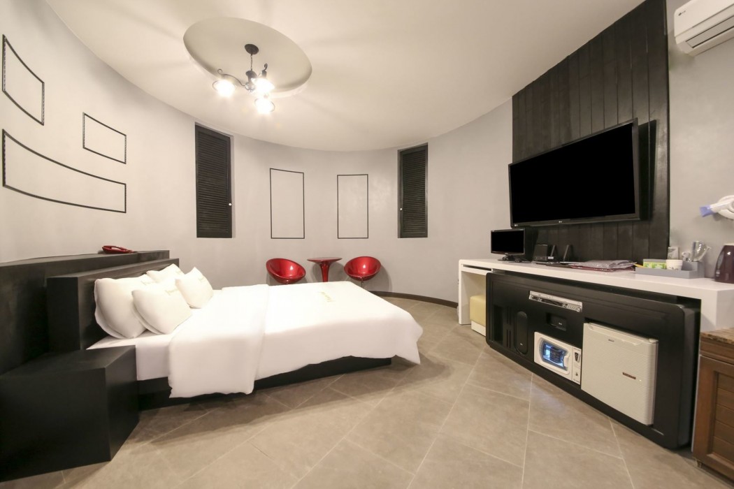 Hotel Picasso 26/77