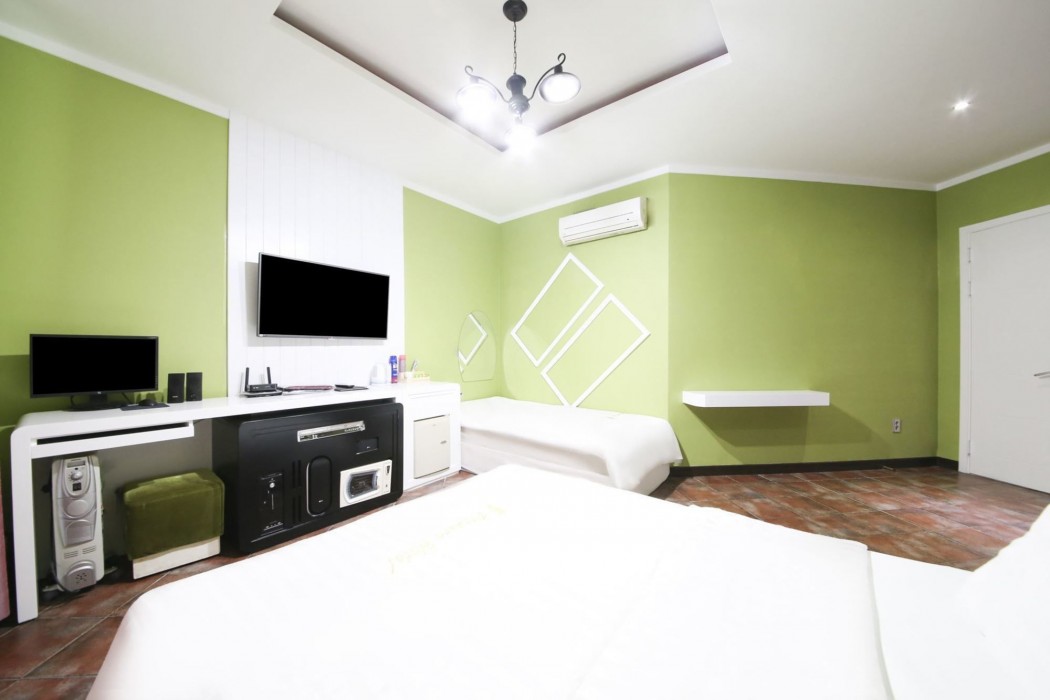 Hotel Picasso 27/77
