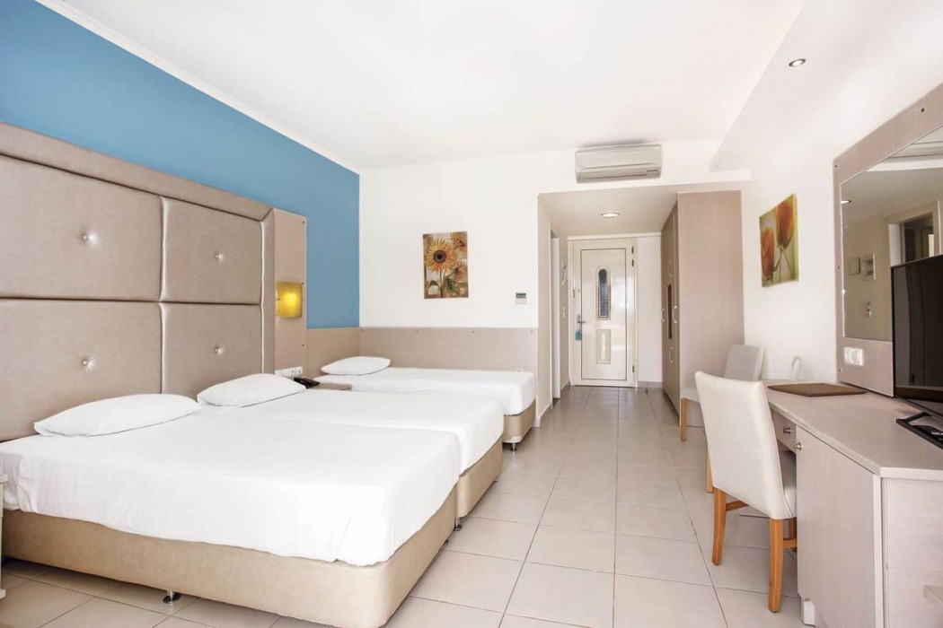 Grand Blue Beach Hotel 36/94
