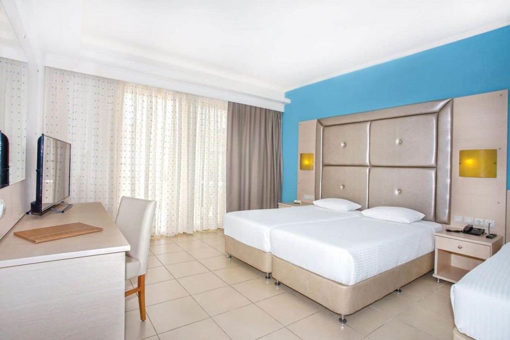 Grand Blue Beach Hotel 19/94