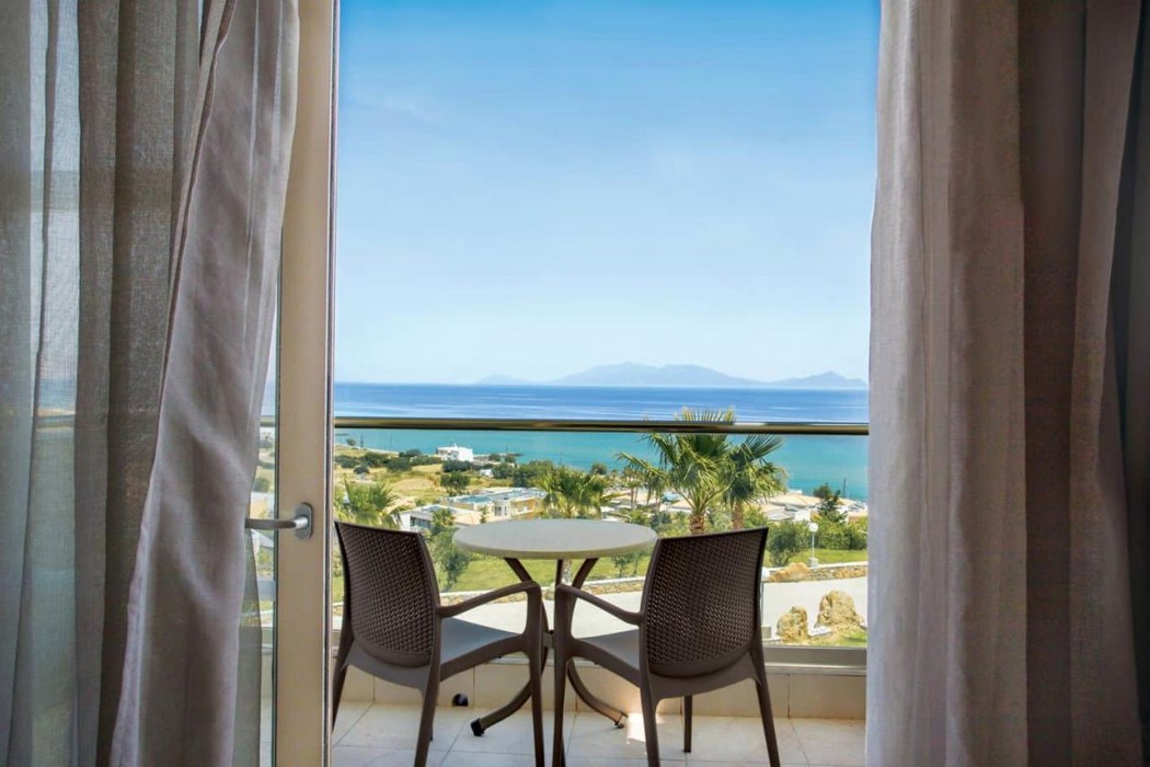 Grand Blue Beach Hotel 33/94