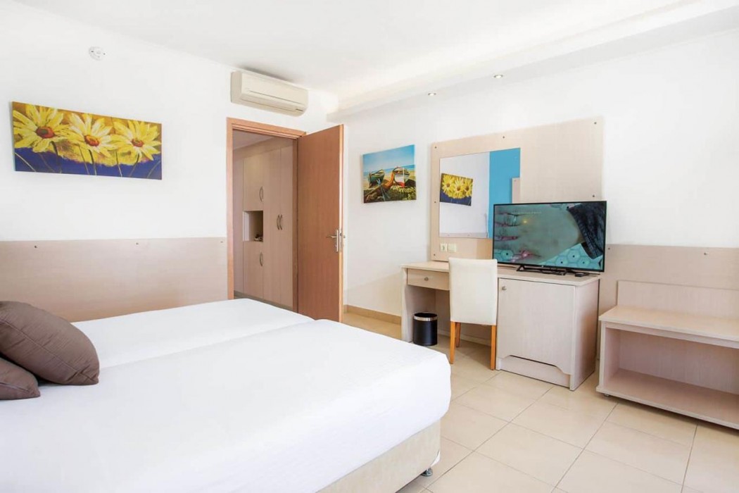 Grand Blue Beach Hotel 15/94